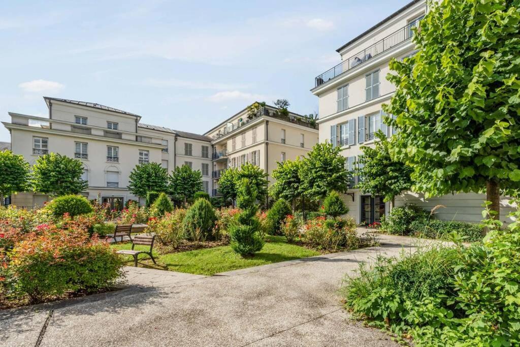 Cour Royal Apartment Near Disneyland Bmyguest Шеси Экстерьер фото
